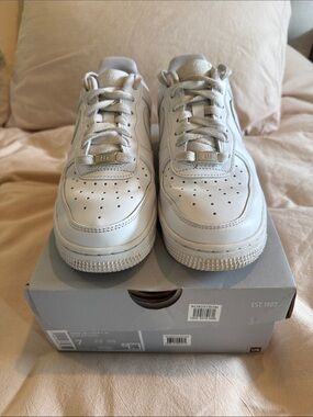 Women’s Nike Air Force 1 ‘07